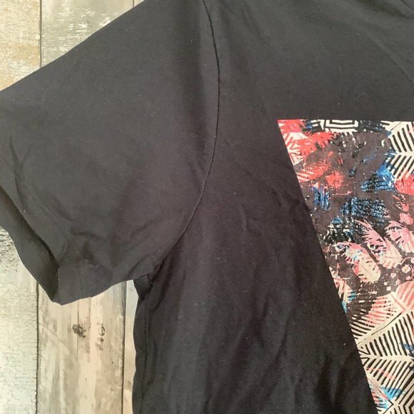 Guess triangle t-shirt S - Picture 3 of 5